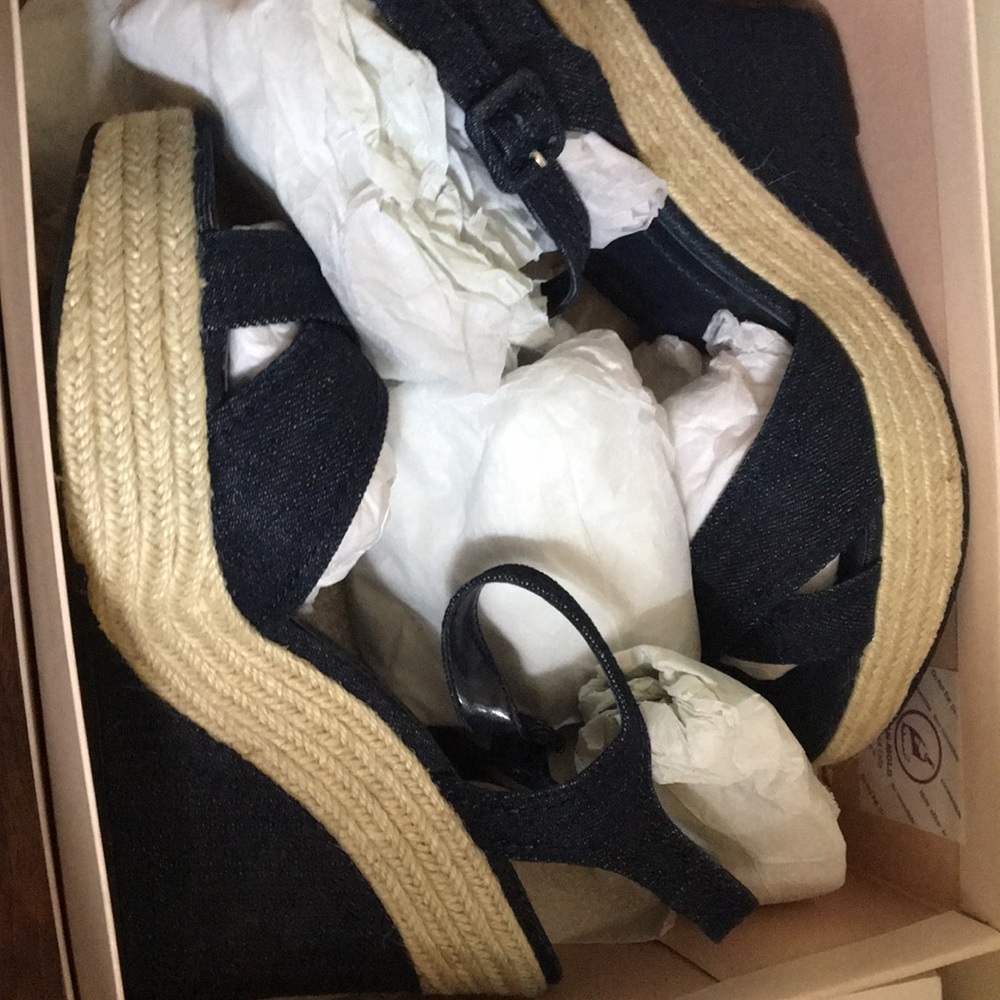 Dark Blue Weeges